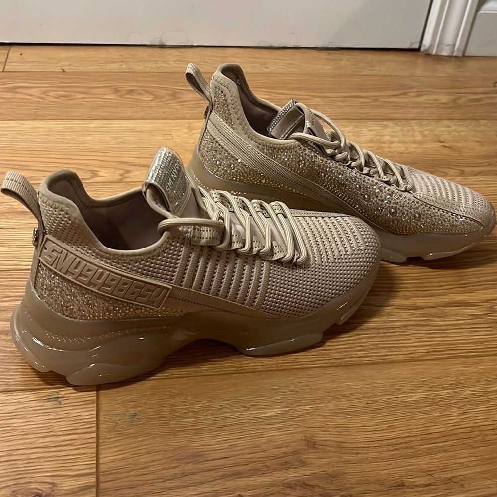 Steve Madden size 10 never worn great condition very comfortable